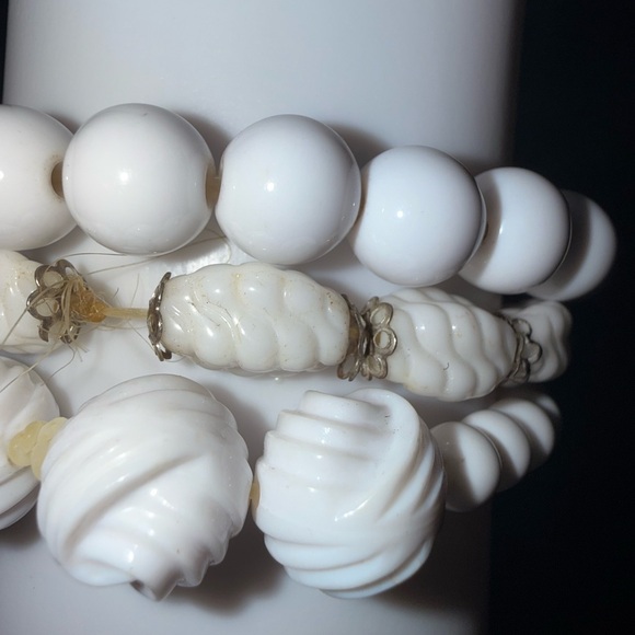 Bracelet: White Beaded Bracelet Set - Picture 2 of 3